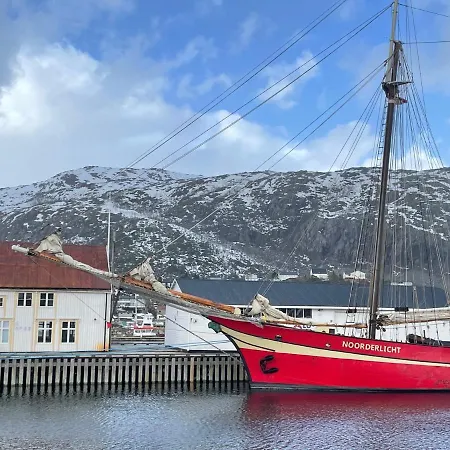 1. Etg I Dampskipsbrygga, Lodingen Havn Buitenkant foto